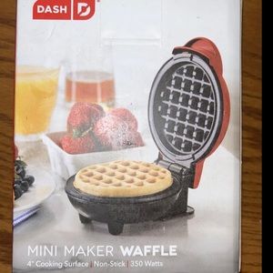 DASH MINI MAKER WAFFLE 4" COOKING SURFACE NON-STICK NEW IN BOX
